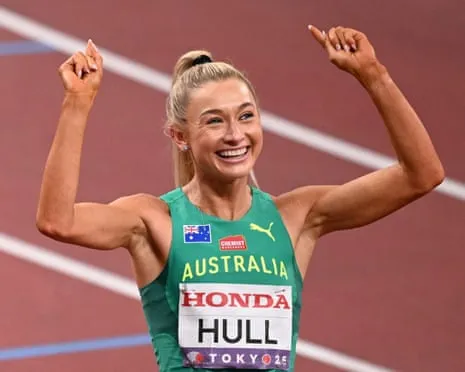 Australia's Hull Grasps Another Opportunity, Moves Forward to Global Competition Showdown
