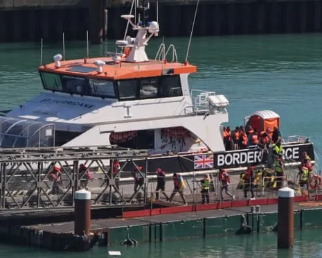 UK Ministers Insist Migrant Returns Deal with France Goes Ahead Despite Legal Challenge