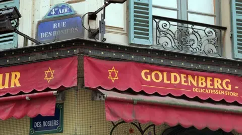 Accused in 1982 assault on Israeli restaurant in the French capital apprehended in Palestinian territory
