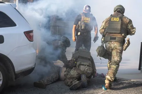 US Authorities Deploy Chemical Irritants and Pepper Balls to Break Up Chicago Immigration Protest