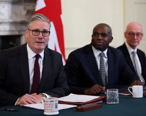 Starmer Leads Government Meeting Amid Rising Strains Following Resignation of Top Aide