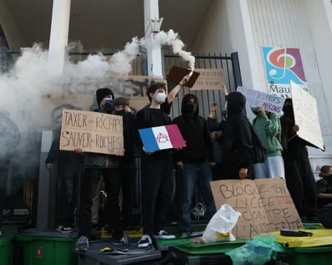 New French PM Under Mounting Pressure as Countrywide Protests Disrupt Education and Transport