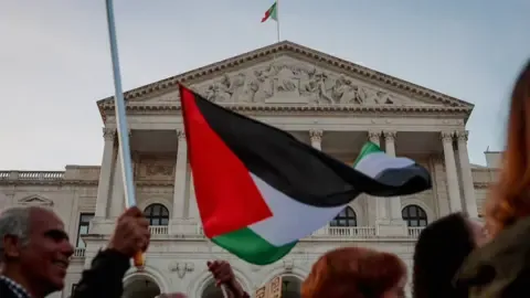 The Portuguese government officially states it will acknowledge a sovereign Palestine.